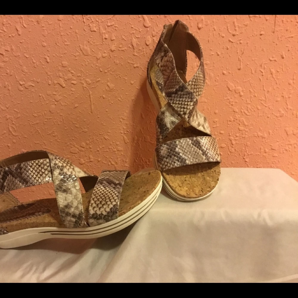 ADRIENNE VITTADINI- sandals
